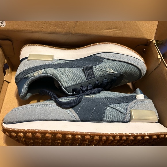 Sold in bundle - Picture 6 of 6